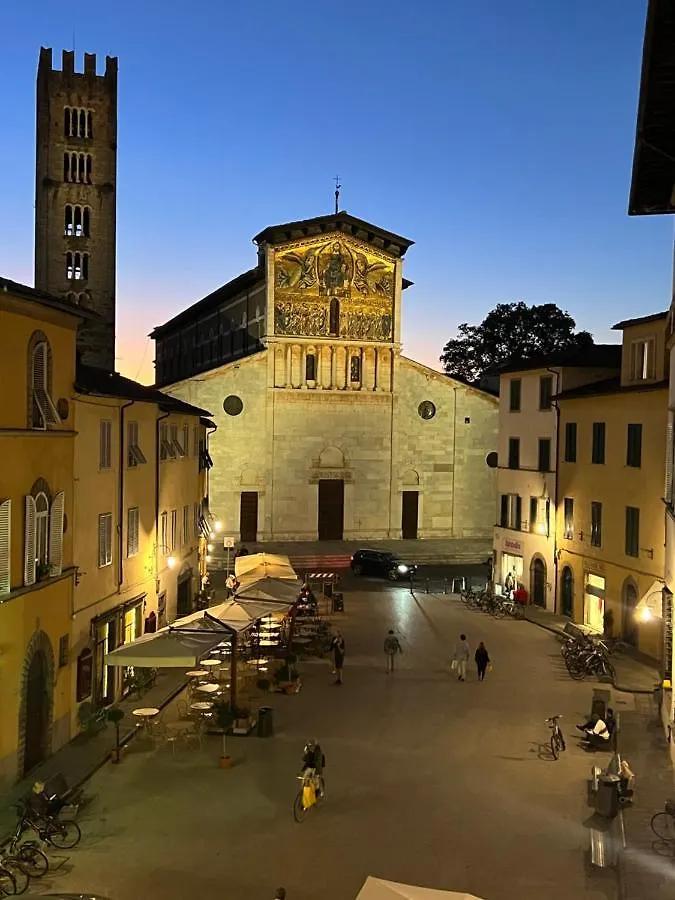 Suite Via Fillungo Lucca 0*,